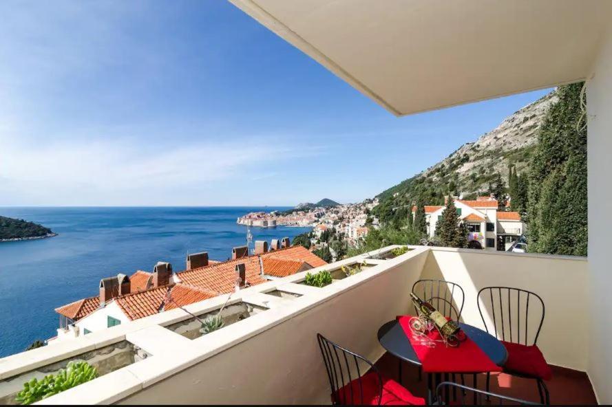 Apartment Zlatni Potok - Best View Of The Old Town ดูบรอฟนิก ภายนอก รูปภาพ